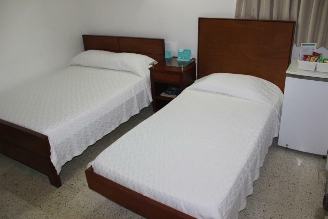 Hotel Monterrey Баранкила Екстериор снимка